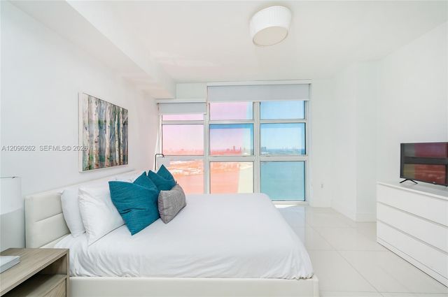 50 Biscayne Boulevard 3906, Miami, FL 33132