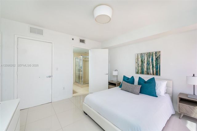 50 Biscayne Boulevard 3906, Miami, FL 33132
