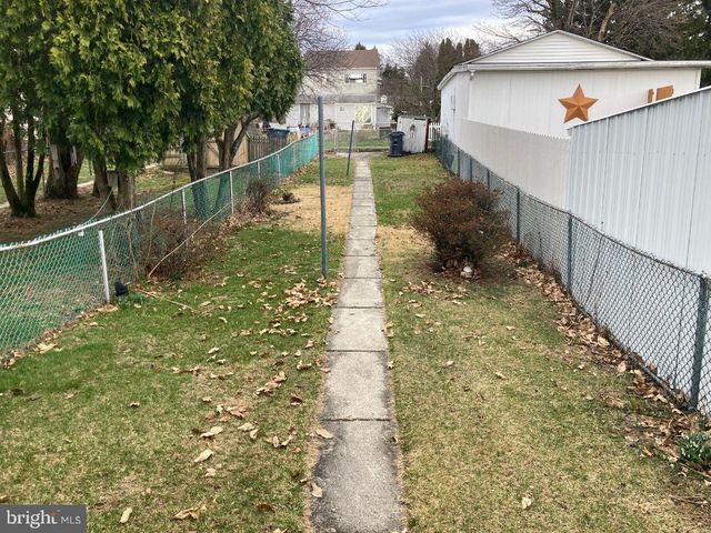 143 N RAILROAD AVE., Frackville, PA 17931
