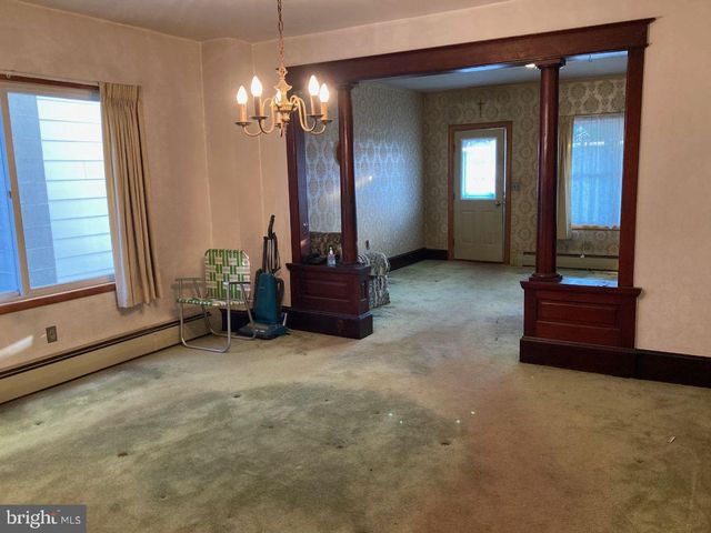 143 N RAILROAD AVE., Frackville, PA 17931