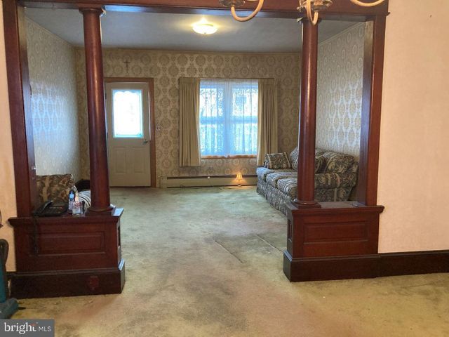 143 N RAILROAD AVE., Frackville, PA 17931