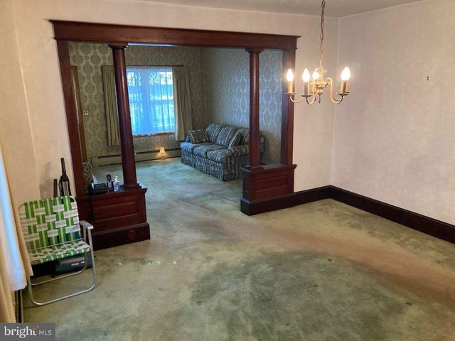 143 N RAILROAD AVE., Frackville, PA 17931