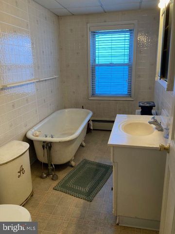 143 N RAILROAD AVE., Frackville, PA 17931