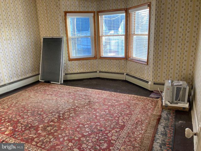 143 N RAILROAD AVE., Frackville, PA 17931