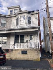 143 N RAILROAD AVE., Frackville, PA 17931