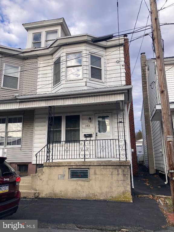 143 N RAILROAD AVE., Frackville, PA 17931