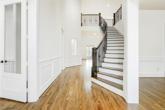 1418 Du Barry Lane, Houston, TX 77018