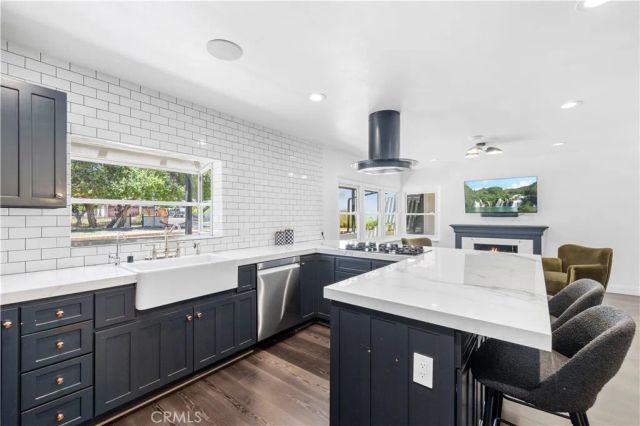 9916 Rathburn, Los Angeles, CA 91325