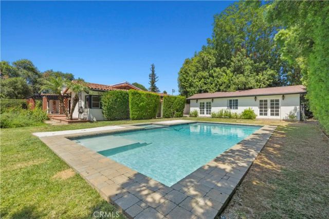 9916 Rathburn, Los Angeles, CA 91325