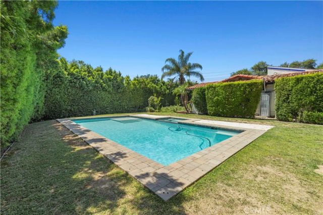9916 Rathburn, Los Angeles, CA 91325