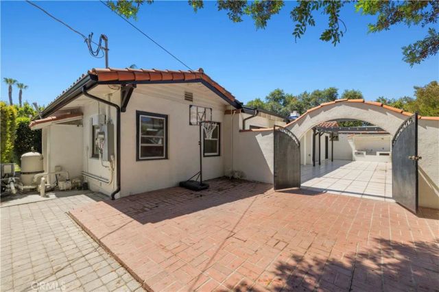 9916 Rathburn, Los Angeles, CA 91325