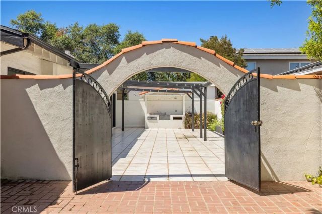 9916 Rathburn, Los Angeles, CA 91325