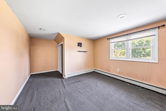 318 WASHINGTON ST, Pennsburg, PA 18073