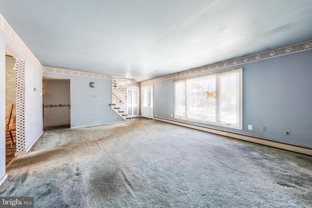 318 WASHINGTON ST, Pennsburg, PA 18073