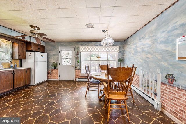 318 WASHINGTON ST, Pennsburg, PA 18073