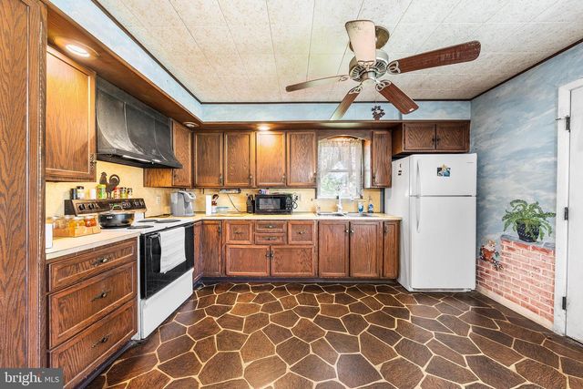 318 WASHINGTON ST, Pennsburg, PA 18073