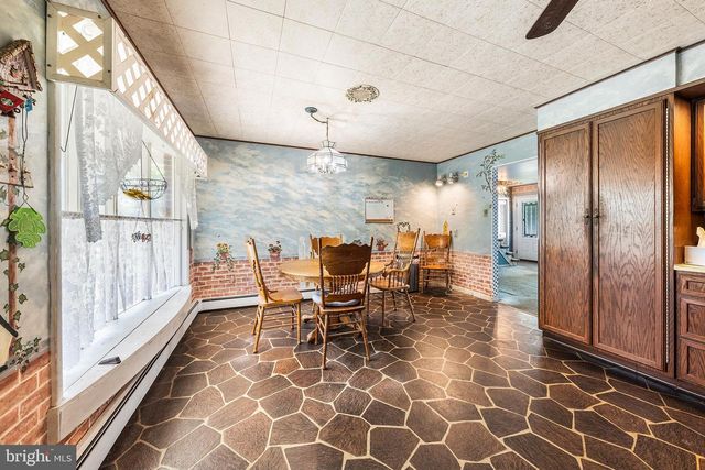 318 WASHINGTON ST, Pennsburg, PA 18073