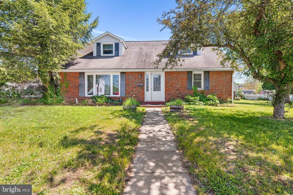 318 WASHINGTON ST, Pennsburg, PA 18073