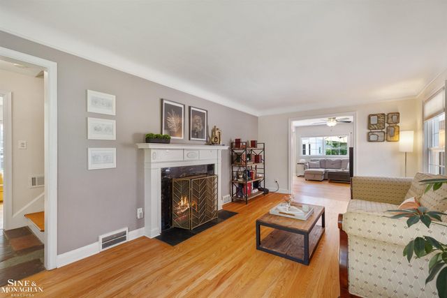 407 Lothrop Road, Grosse Pointe Farms, MI 48236