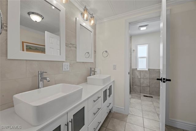 4677 Kahlua LN, Bonita Springs, FL 34134