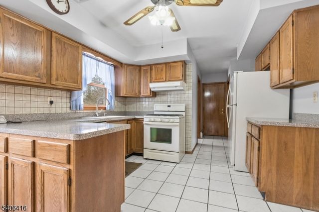 24 Rivendell Rd, Roxbury Twp., NJ 07876