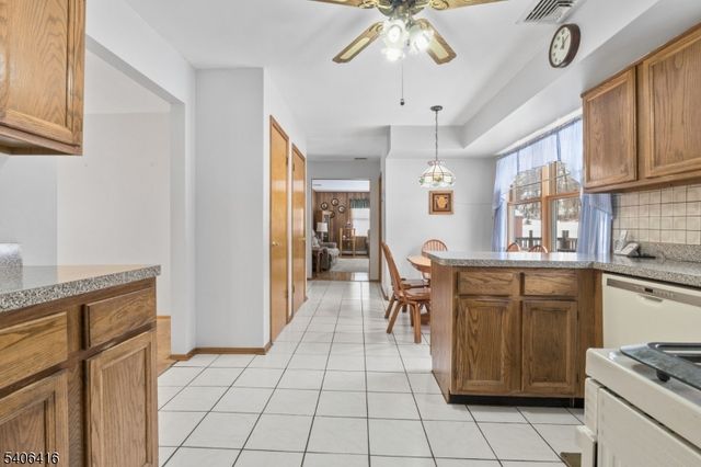 24 Rivendell Rd, Roxbury Twp., NJ 07876