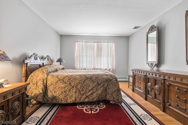 24 Rivendell Rd, Roxbury Twp., NJ 07876