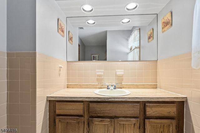 24 Rivendell Rd, Roxbury Twp., NJ 07876