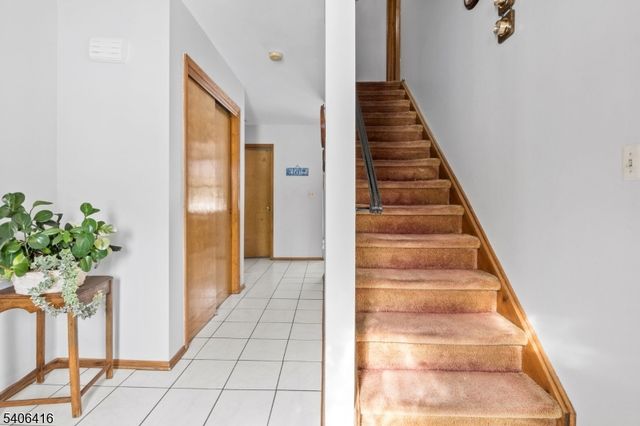 24 Rivendell Rd, Roxbury Twp., NJ 07876