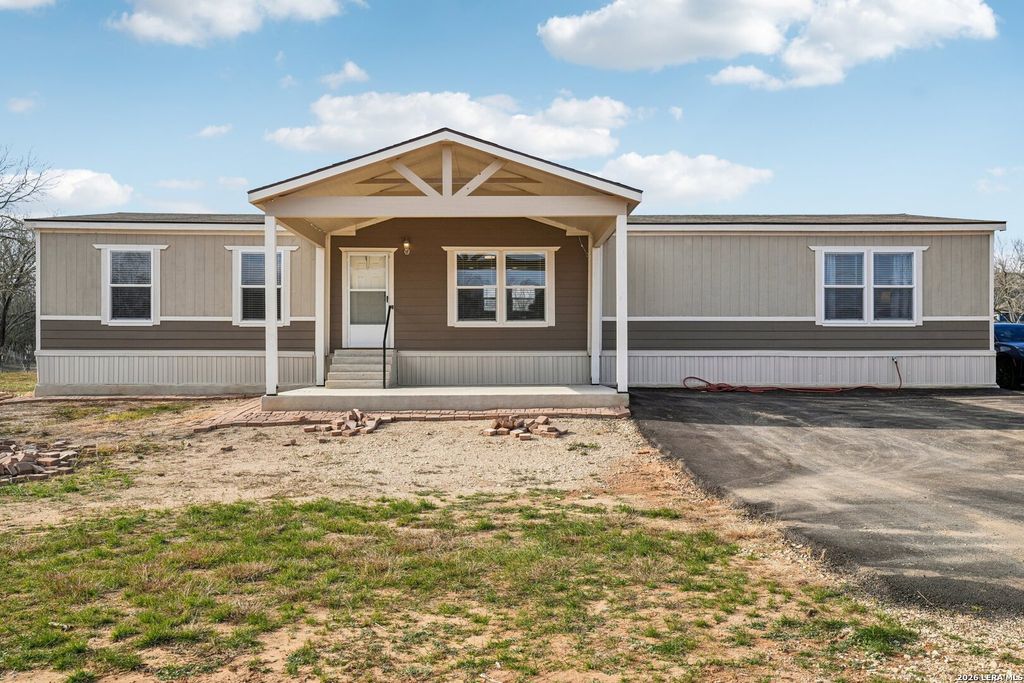 4045 Jakes Colony, Seguin, TX 78155