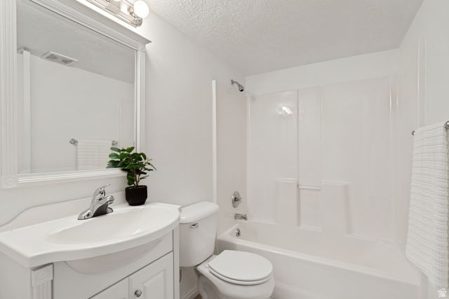 1538 W WYNGATE PARK DR, South Jordan, UT 84095