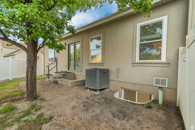1538 W WYNGATE PARK DR, South Jordan, UT 84095