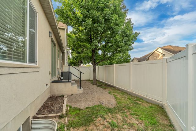 1538 W WYNGATE PARK DR, South Jordan, UT 84095