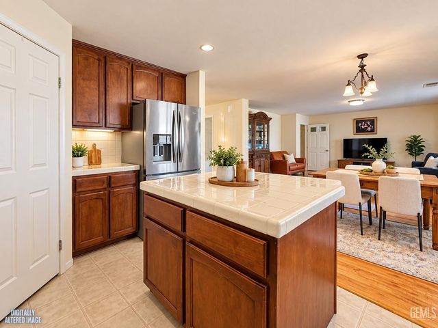 9018 Rockaway Beach Court, Bakersfield, CA 93311