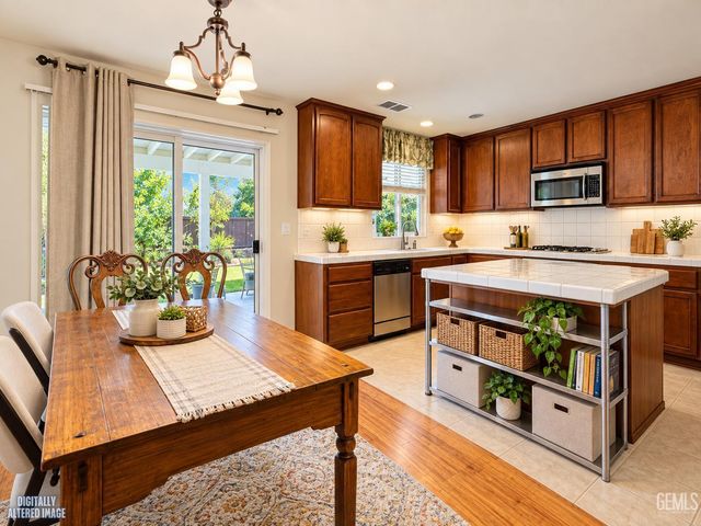 9018 Rockaway Beach Court, Bakersfield, CA 93311