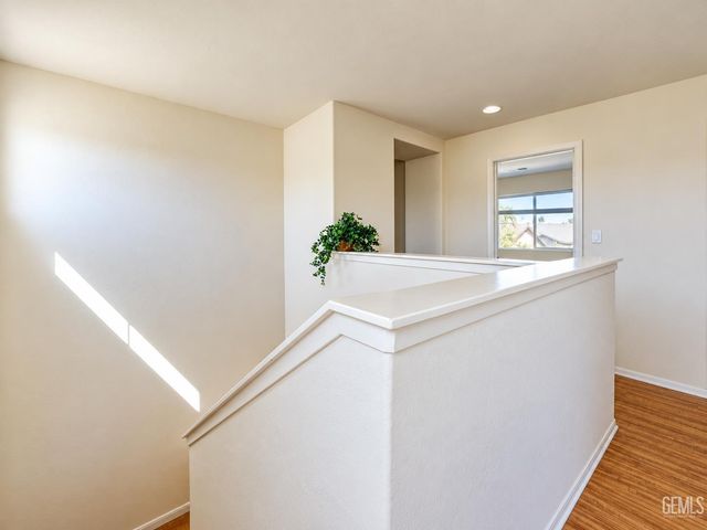 9018 Rockaway Beach Court, Bakersfield, CA 93311