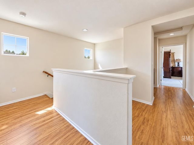 9018 Rockaway Beach Court, Bakersfield, CA 93311
