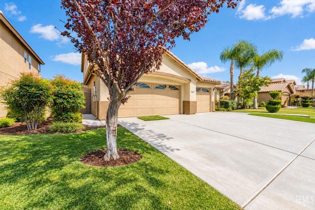 9018 Rockaway Beach Court, Bakersfield, CA 93311