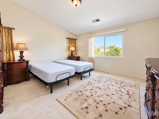 9018 Rockaway Beach Court, Bakersfield, CA 93311