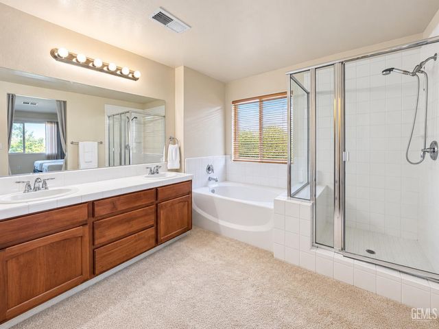 9018 Rockaway Beach Court, Bakersfield, CA 93311