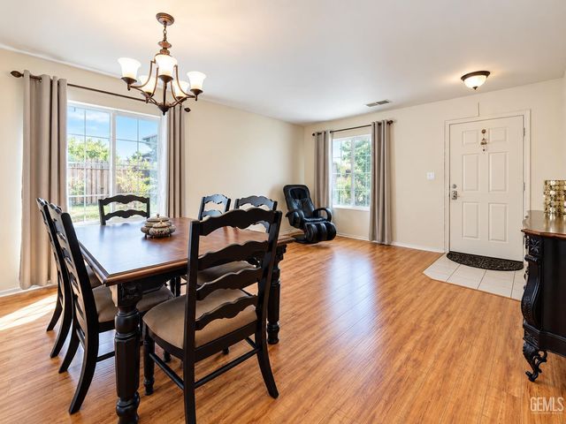 9018 Rockaway Beach Court, Bakersfield, CA 93311