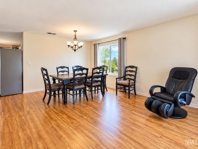9018 Rockaway Beach Court, Bakersfield, CA 93311