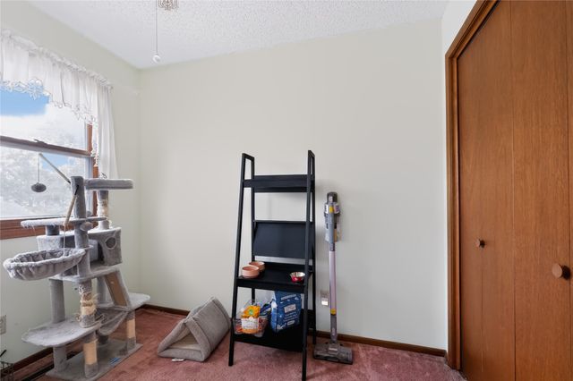 911 W 4th Street S, Newton, IA 50208