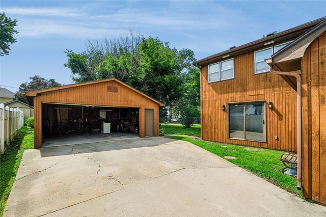 911 W 4th Street S, Newton, IA 50208