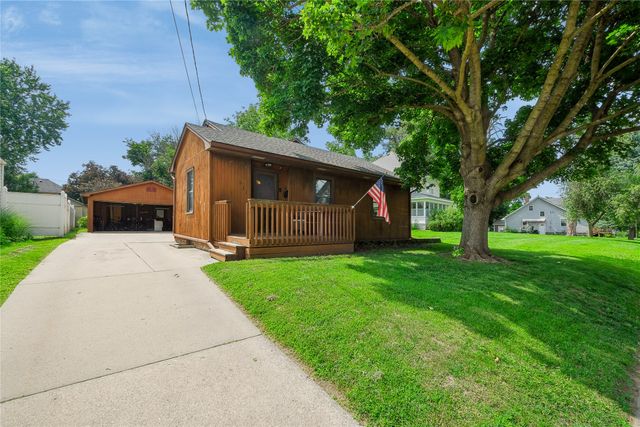 911 W 4th Street S, Newton, IA 50208