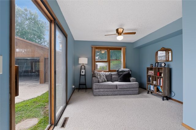911 W 4th Street S, Newton, IA 50208
