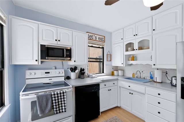 911 W 4th Street S, Newton, IA 50208