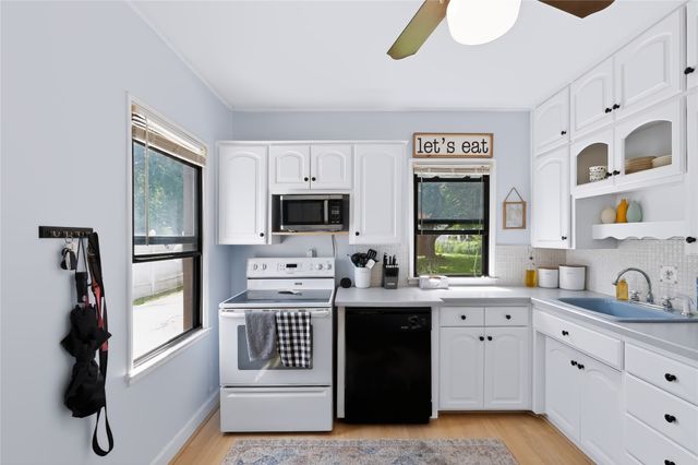 911 W 4th Street S, Newton, IA 50208
