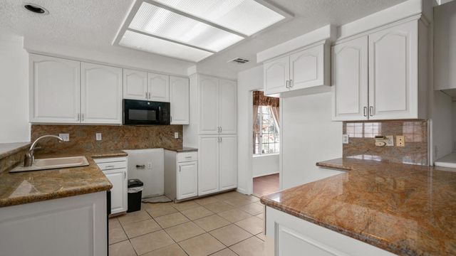 8582 Frontera Avenue, Yucca Valley, CA 92284