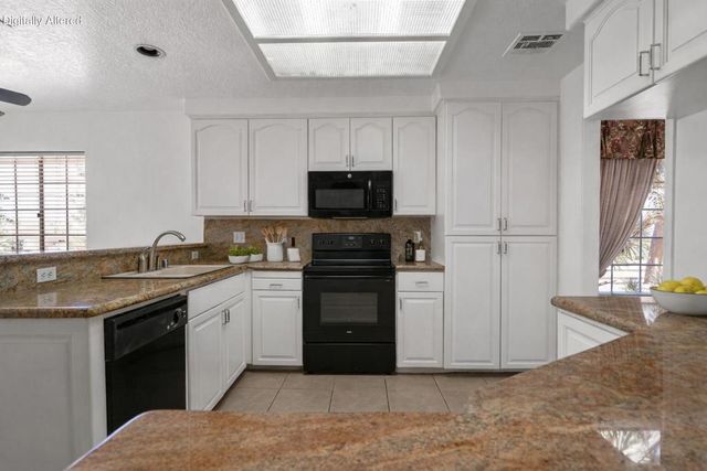 8582 Frontera Avenue, Yucca Valley, CA 92284